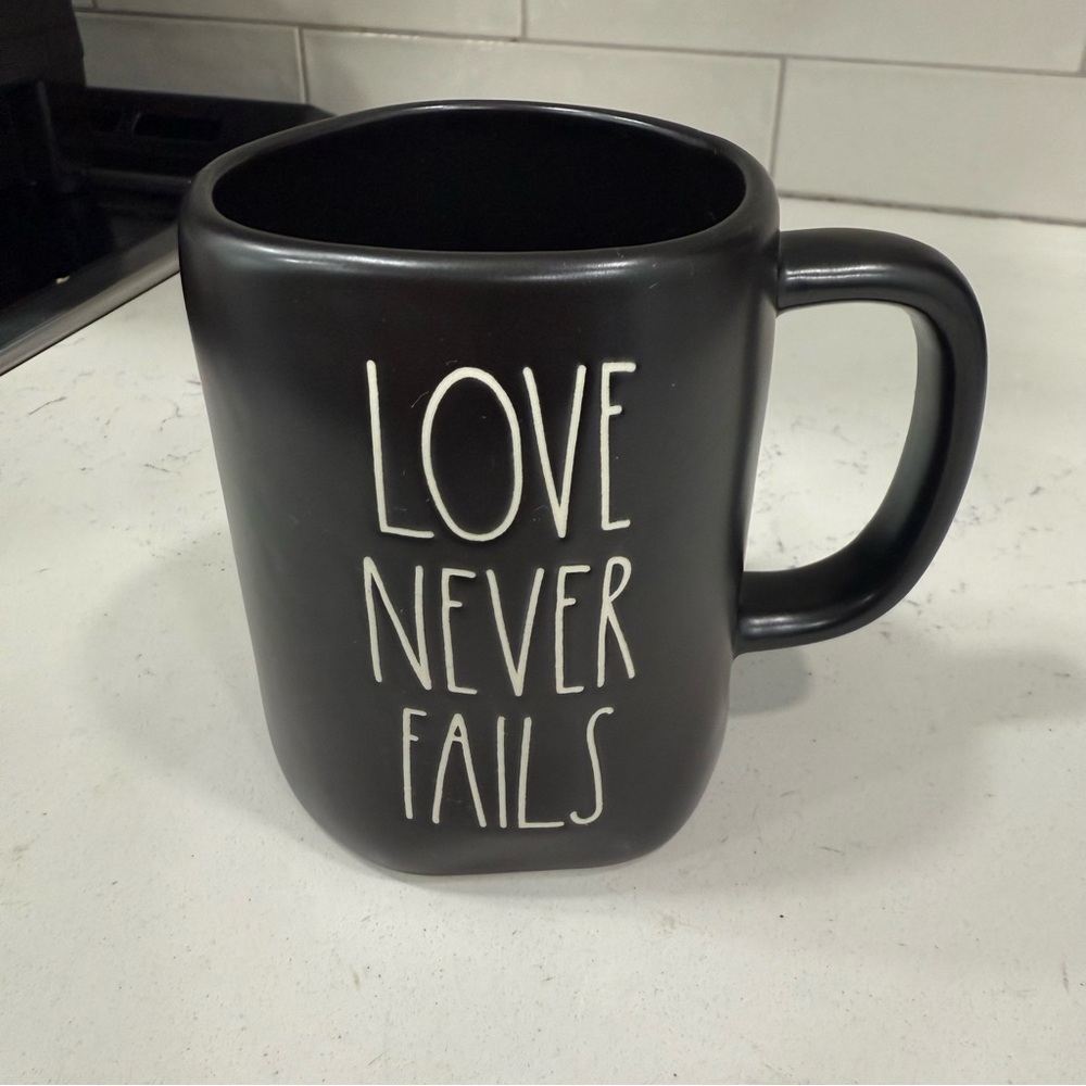 Rae Dunn ‘Love Never Fails’ Mig